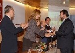 Miguel Carballeda, Presidente de ONCE, recibiendo un premio de manos de la Infanta Cristina