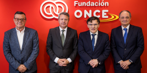 Foto del acto de firma en la sede de Fundación ONCE