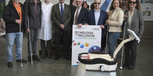 Foto de la presentación del robot en el hospital
