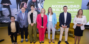 Foto de familia de la presentación de la Guía en Por Talento Digital