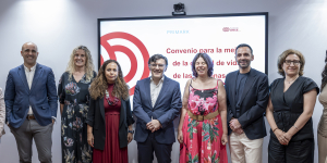Foto de familia tras las firma en Fundación ONCE