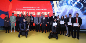 Foto de familia con los becados