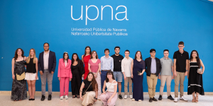 Foto del acto de graduación en la UPNA