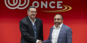 Foto de los firmantes del acuerdo en la sede de Fundación ONCE