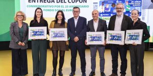Foto de familia del acto de entrega en Por Talento Digital