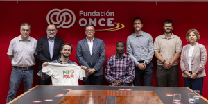 Foto familia del acto celebrado en Fundación ONCE