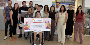Foto del acto de entrega del cheque en Iniesta (Cuenca)