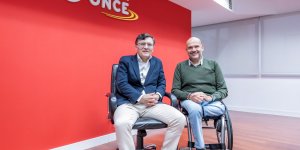 Foto de los firmantes del acuerdo en la sede de Fundación ONCE