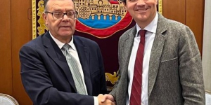 Foto del acuerdo firmado en Córdoba