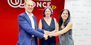 Foto de los firmantes del acuerdo en la sede de Fundación ONCE