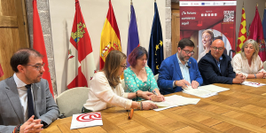 Foto de la acto de firma del acuerdo