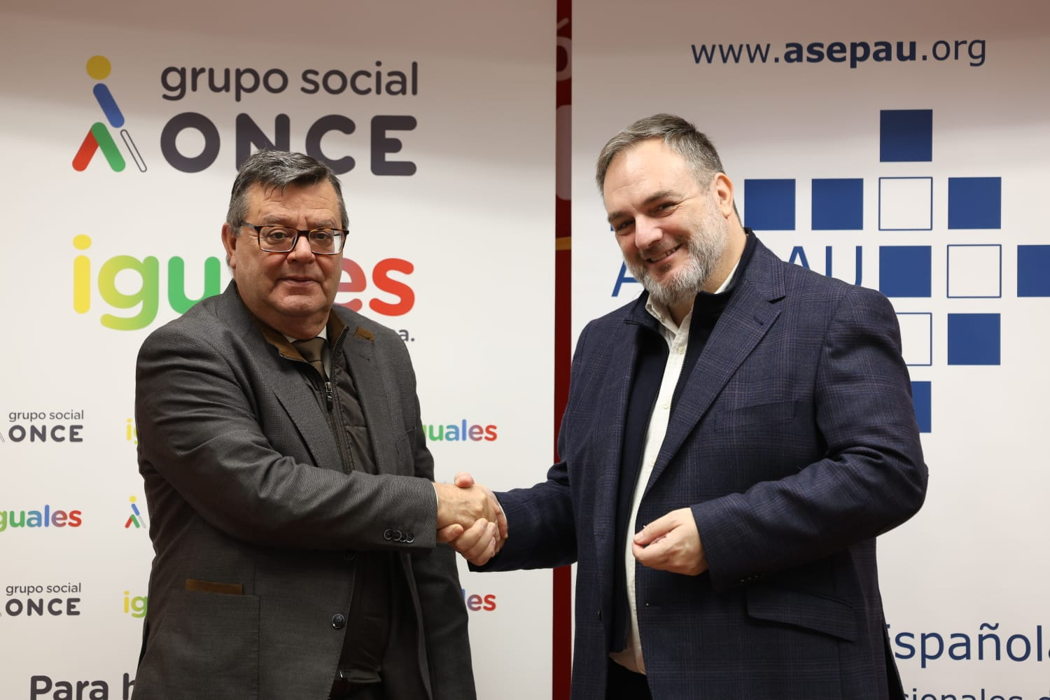 Fotografía de los dos intervinientes en el acto de presentación del acuerdo en Fundación ONCE