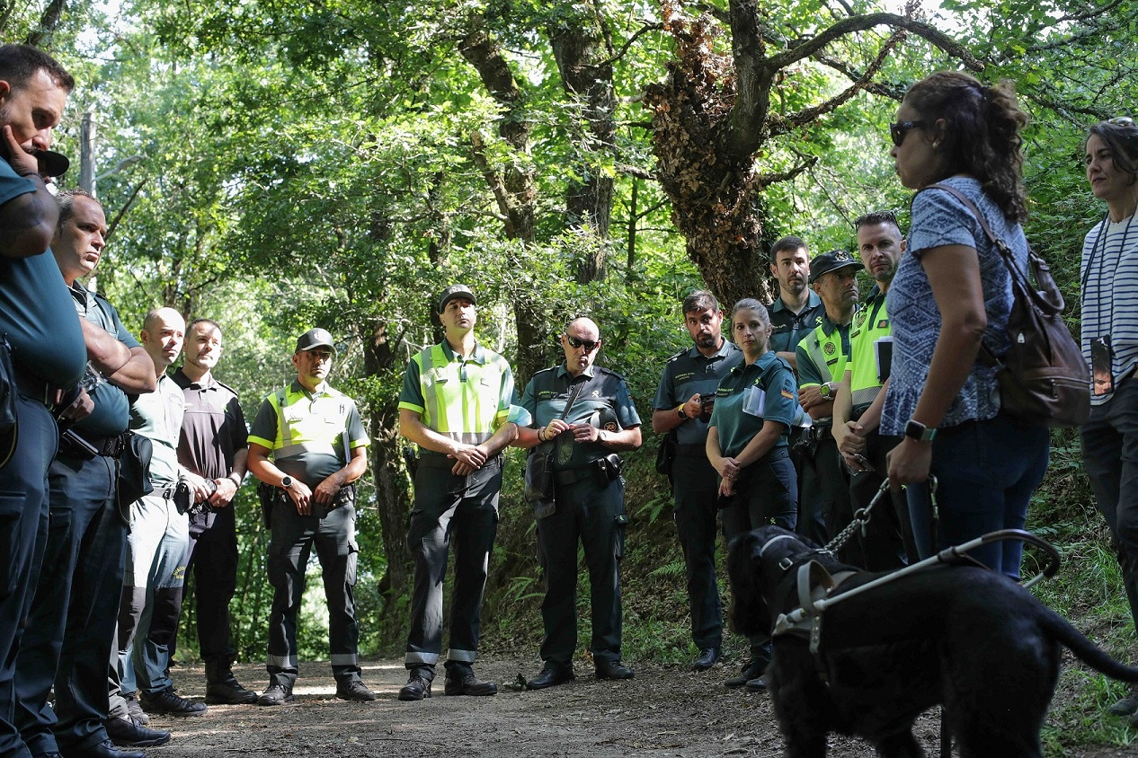 Fotografía formación a la Guardia Civil por parte de Fundación ONCE