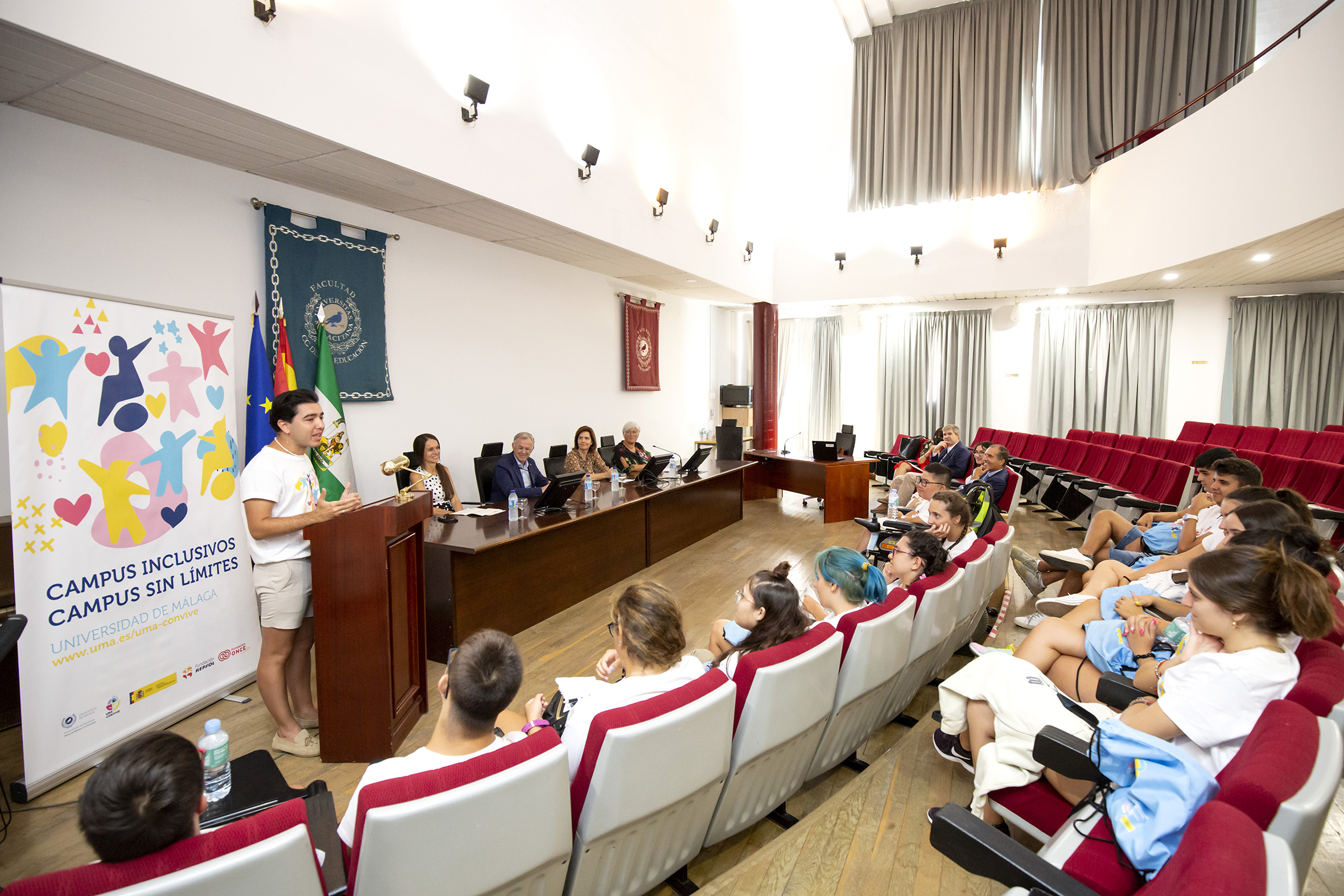 Fotografía del acto de clausura con los alumnos