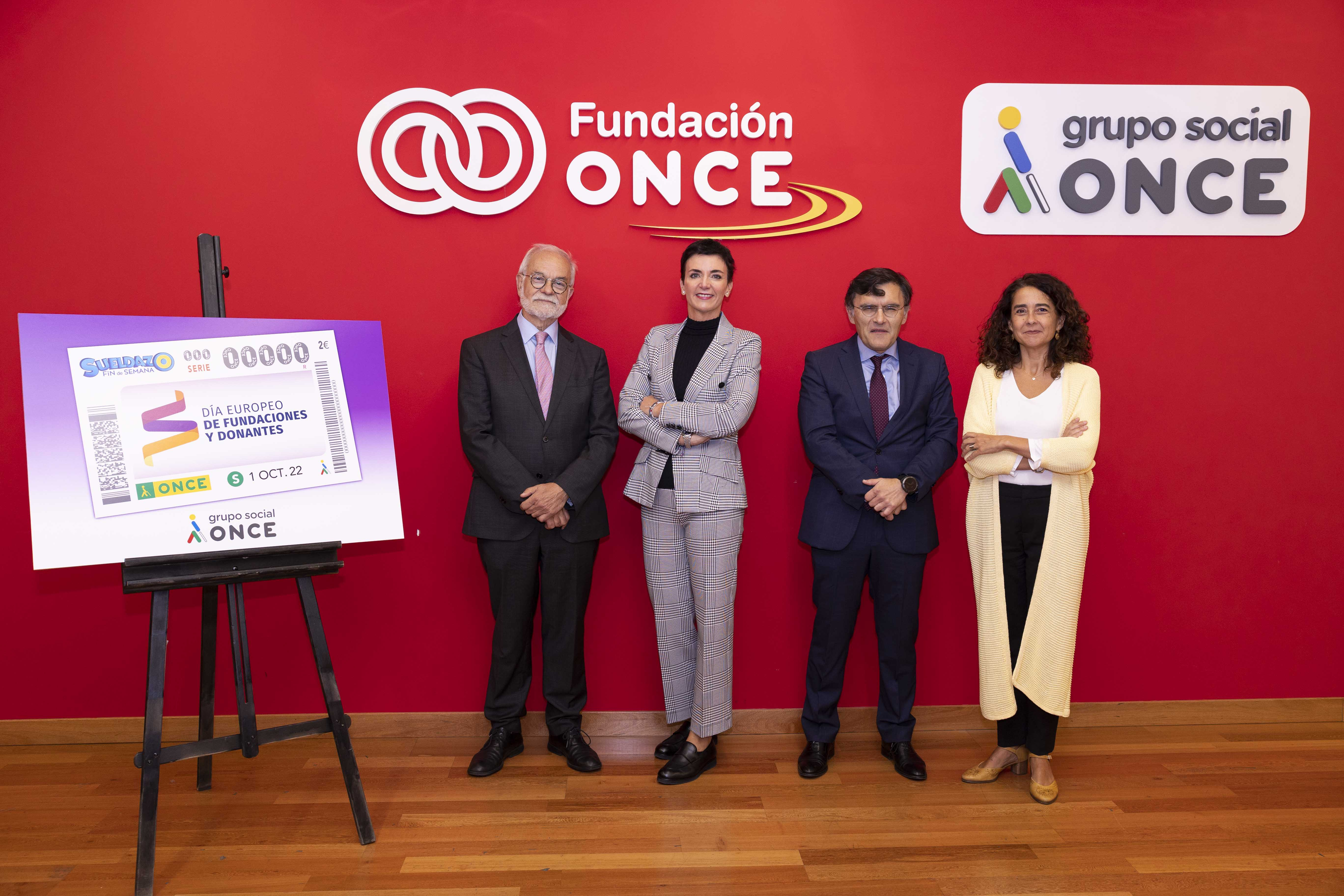 Foto de entrega del Cupón en la sede de Fundación ONCE