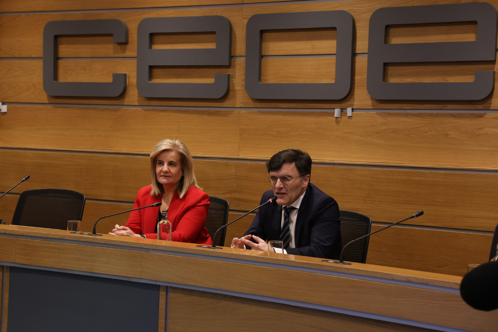 Fotografía de la clausura de la jornada organizada por CEOE y Fundación ONCE