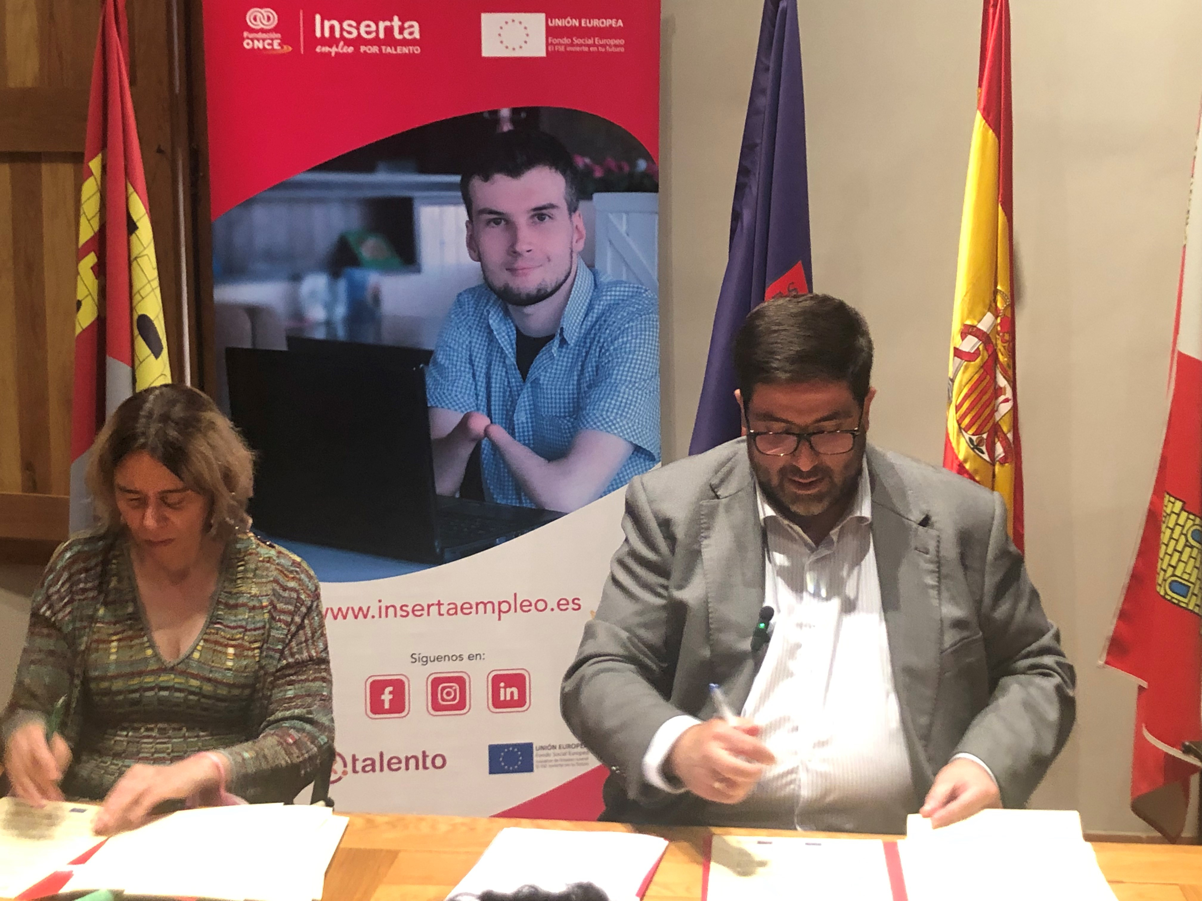 Fotografía de los firmantes del acuerdo