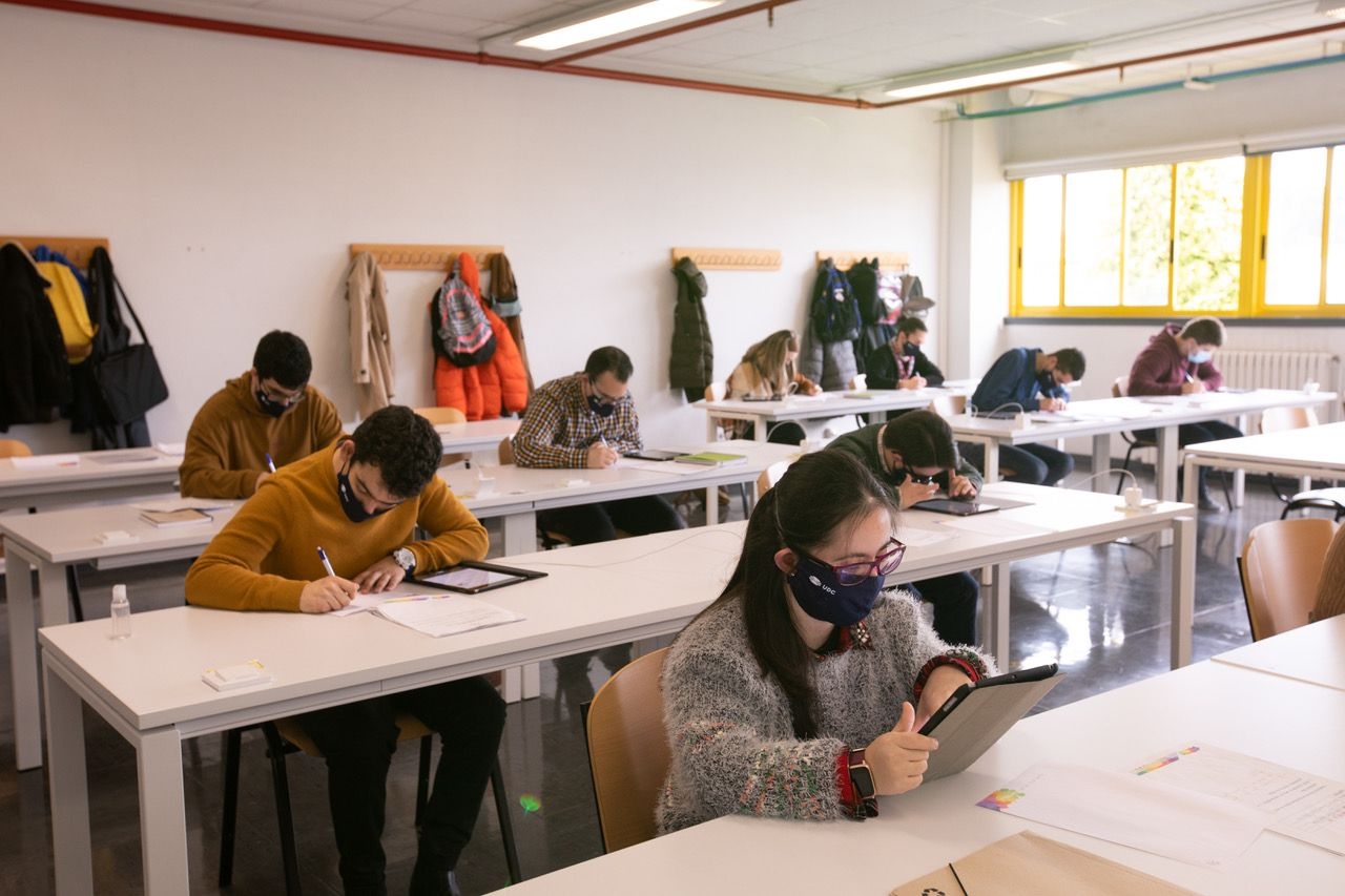 Fotografía de alumnos en un aula en el curso pasado de Coruña