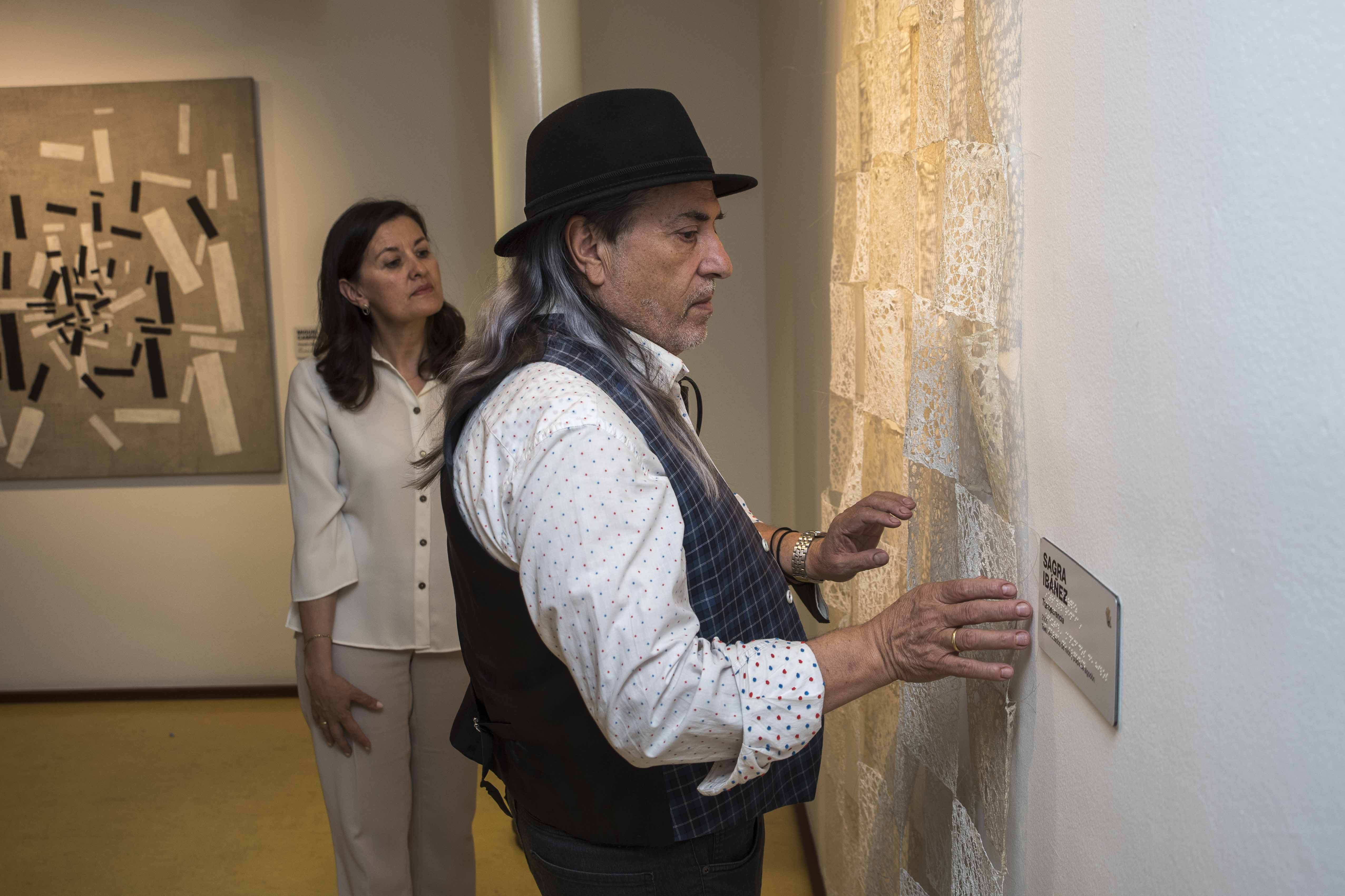 Fotografía de la inauguración de la exposición de Fundación ONCE en Utebo