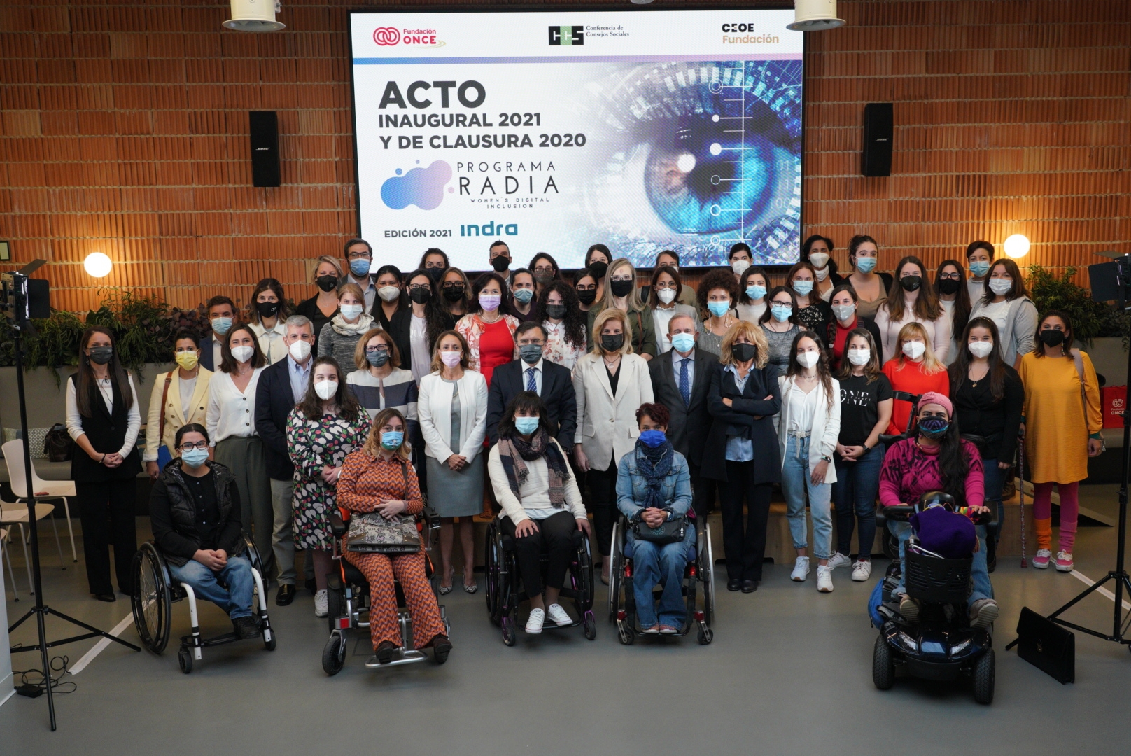 Foto de familia del acto de presentación de la segunda edición del programa Radia