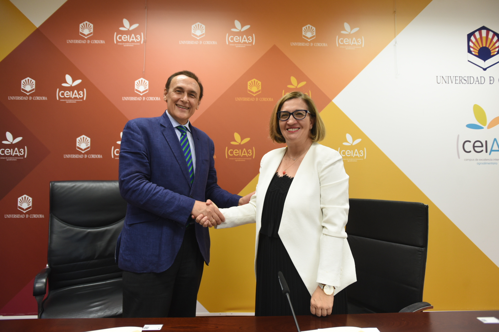 Fotografía de los firmantes del acuerdo