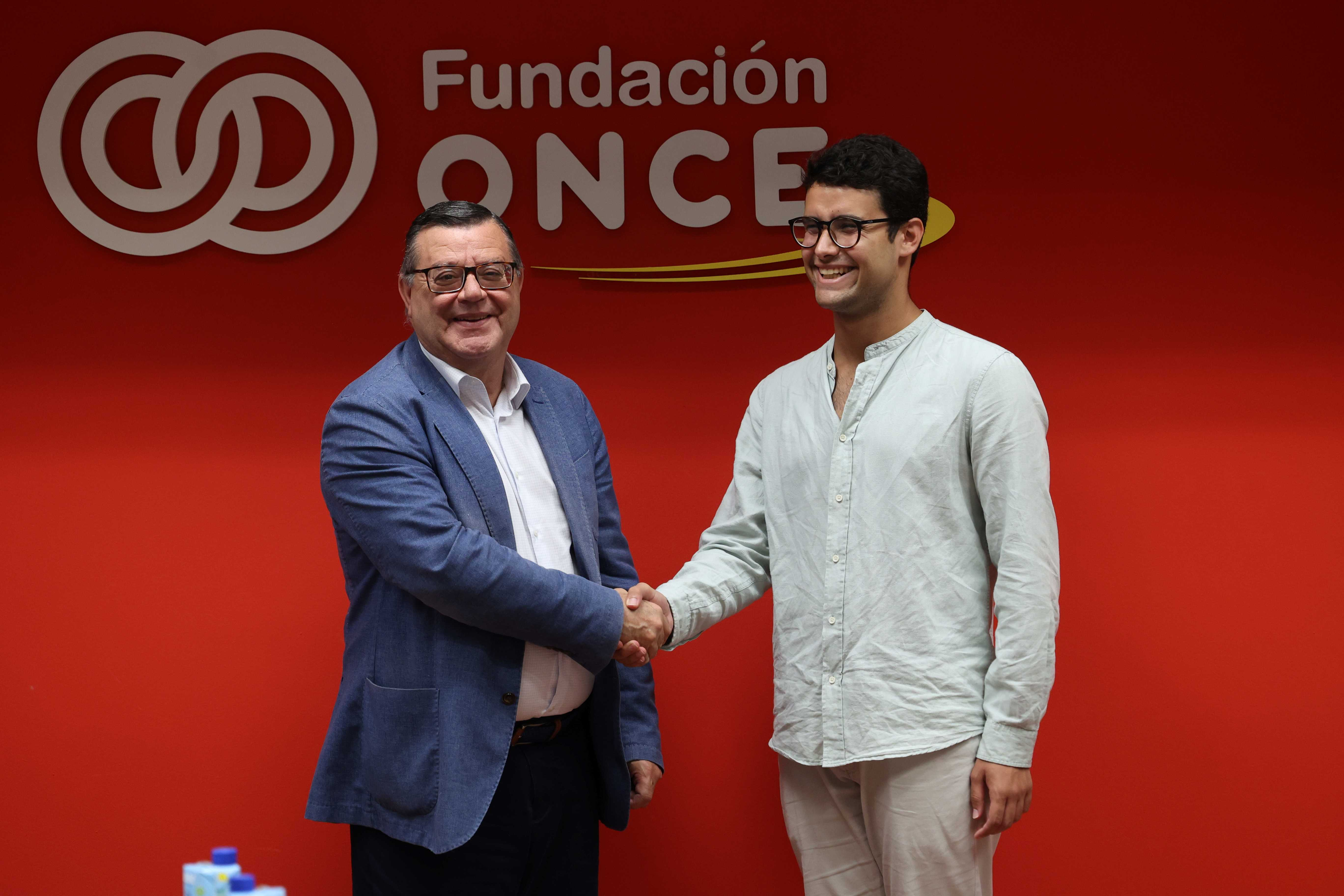 Foto de los firmantes del acuerdo en la sede de Fundación ONCE
