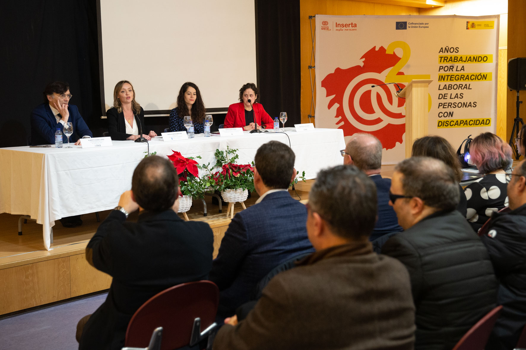 Foto mesa autoridades