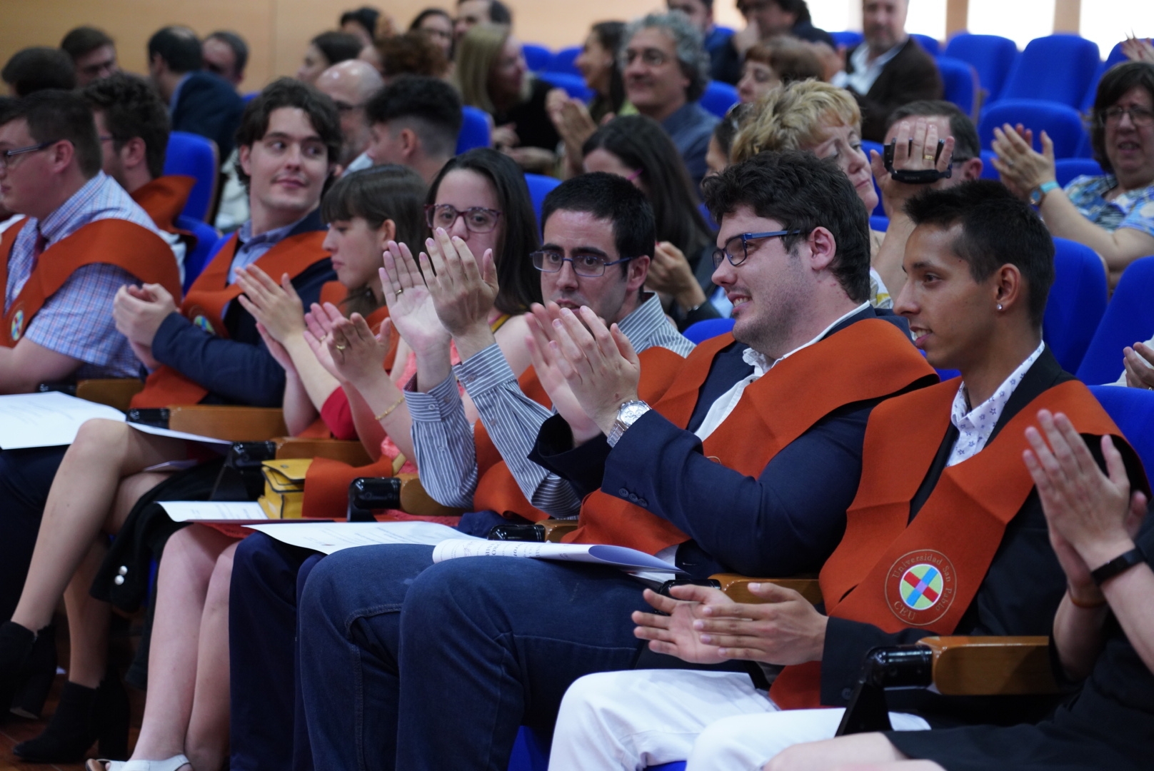 Foto de alumnos del CEU en la graduación