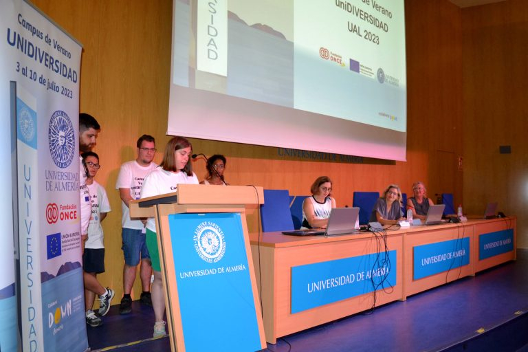 Imagen de alumnos en clase en curso de verano