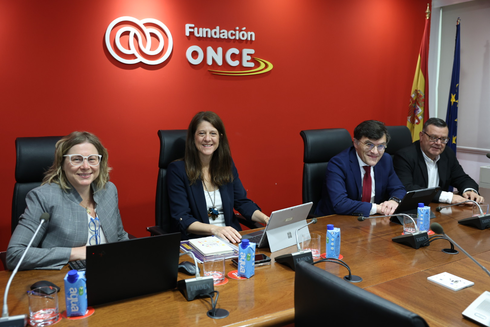 Fotografía de la mesa presidencial de la jornada celebrada en Fundación ONCE