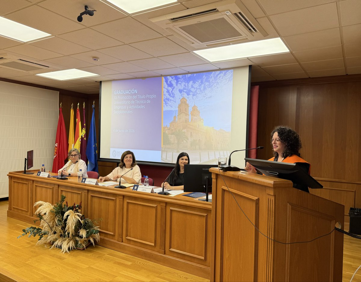 Foto de la Universidad sobre el acto de graduación
