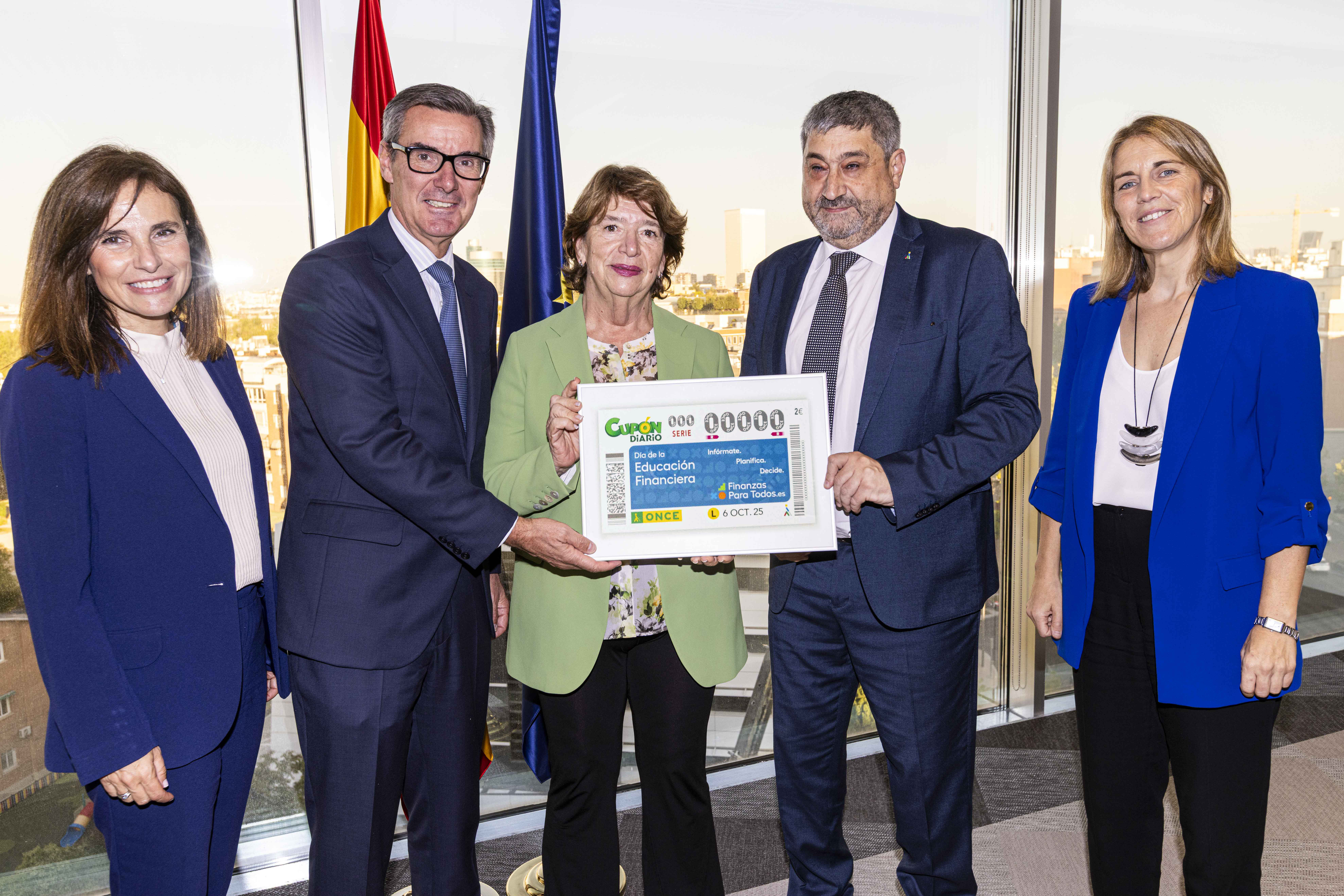 Foto del acto de entrega del cupón en la CNMV