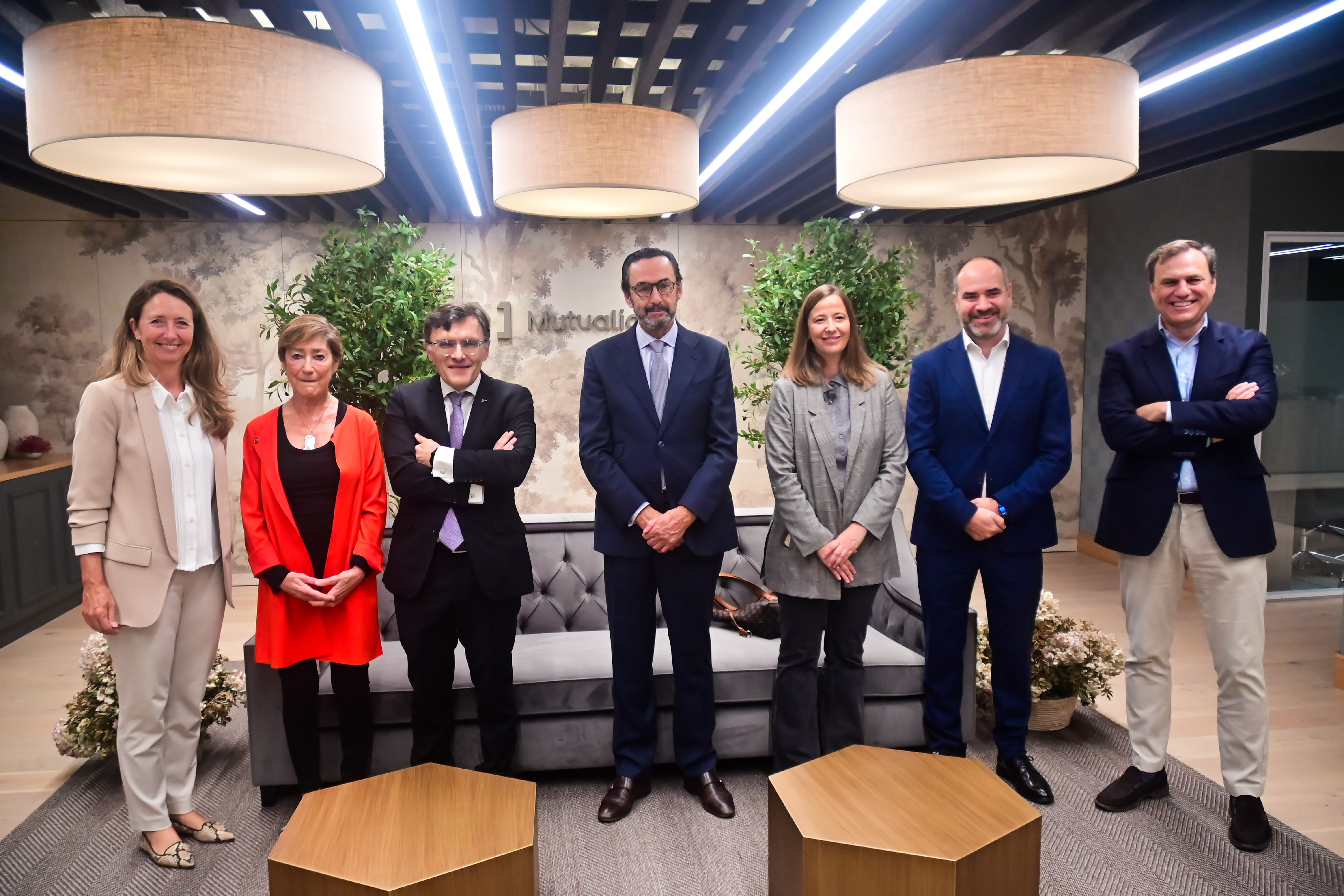 Foto de familia tras las firma del acuerdo
