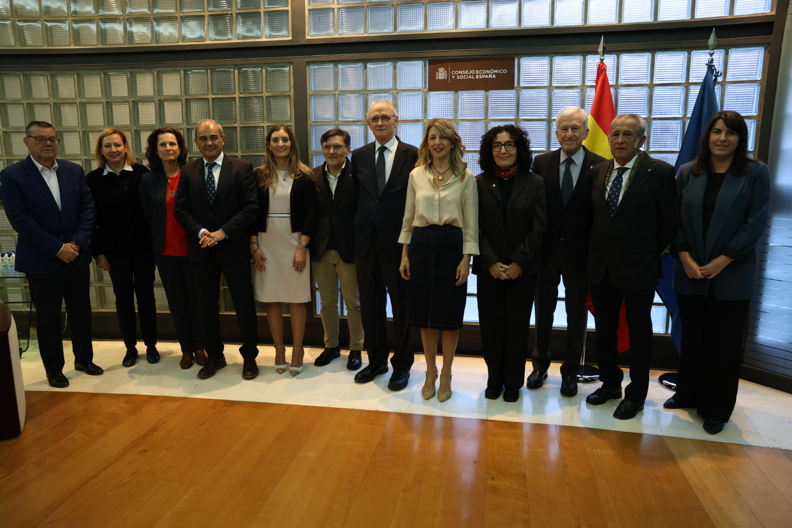 Foto de familia del acto en el CES