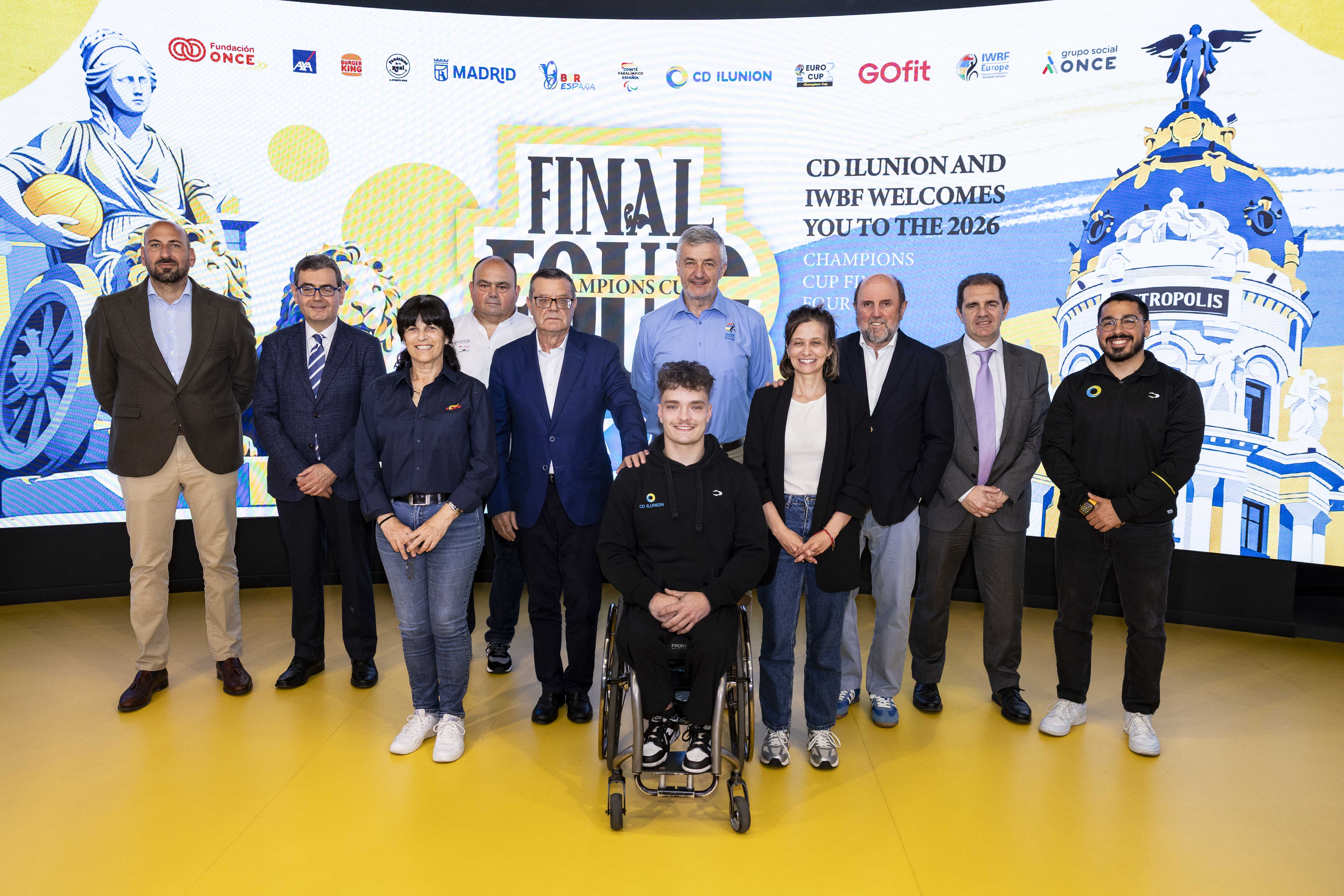 Foto de familia del acto de presentación