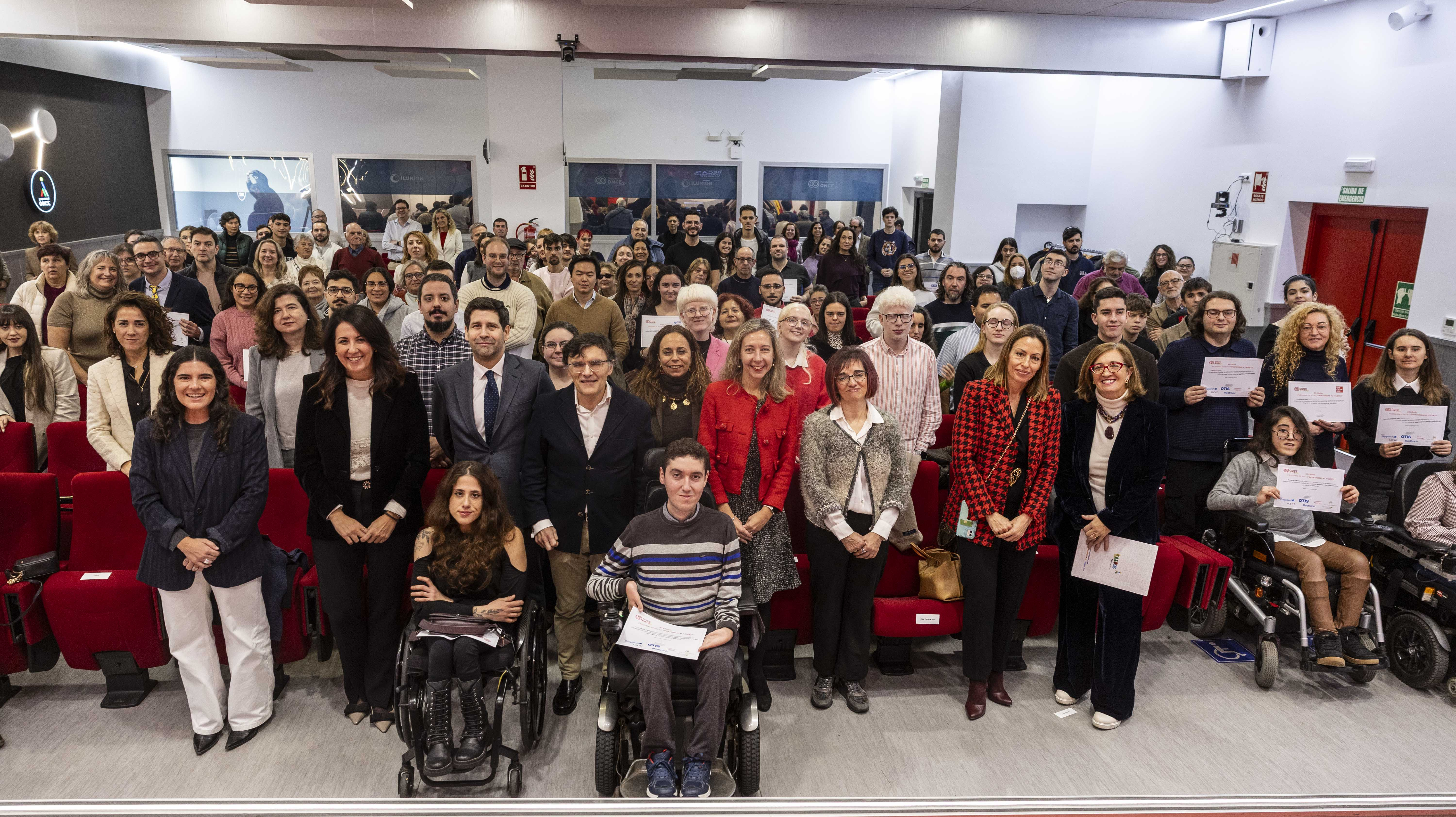 Foto de la entrega de becas en Fundación ONCE