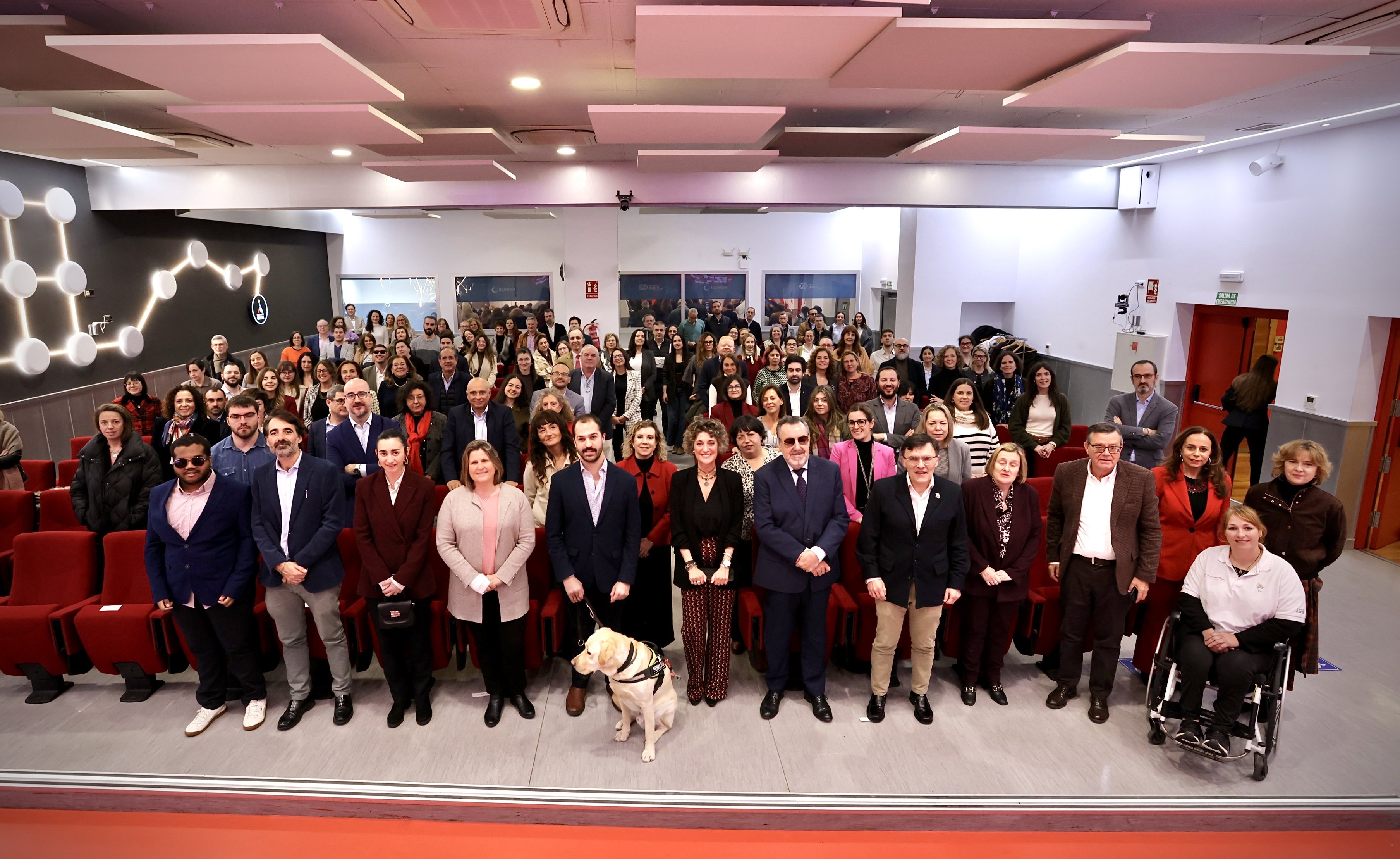 Foto de familia de la jornada en Fundación ONCE
