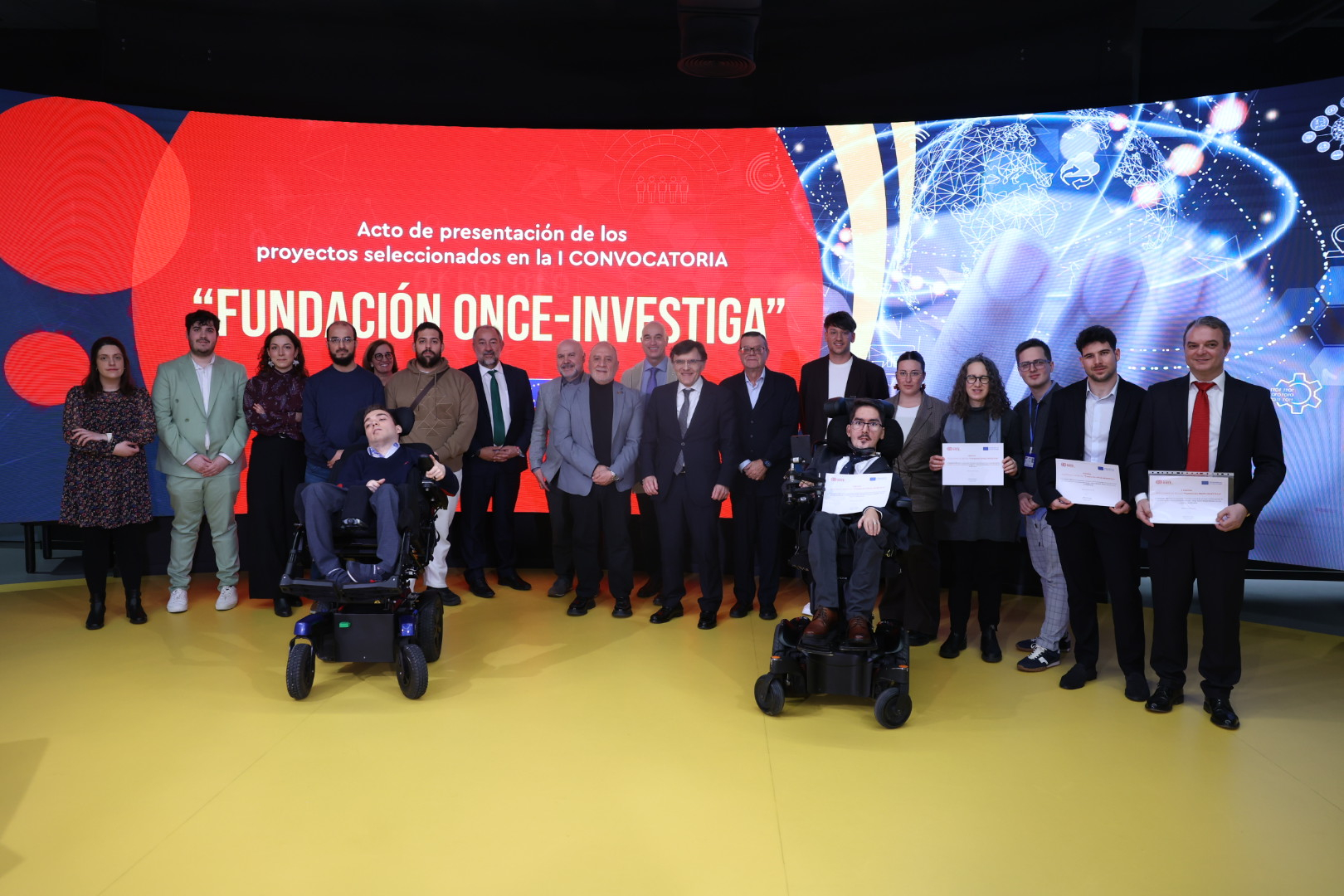 Foto de familia con los becados