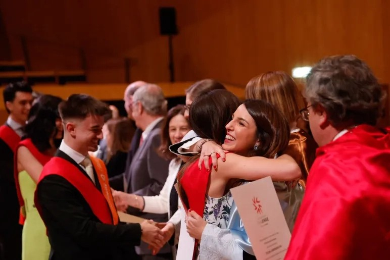Foto del acto de graduación de la Universidad San Jorge