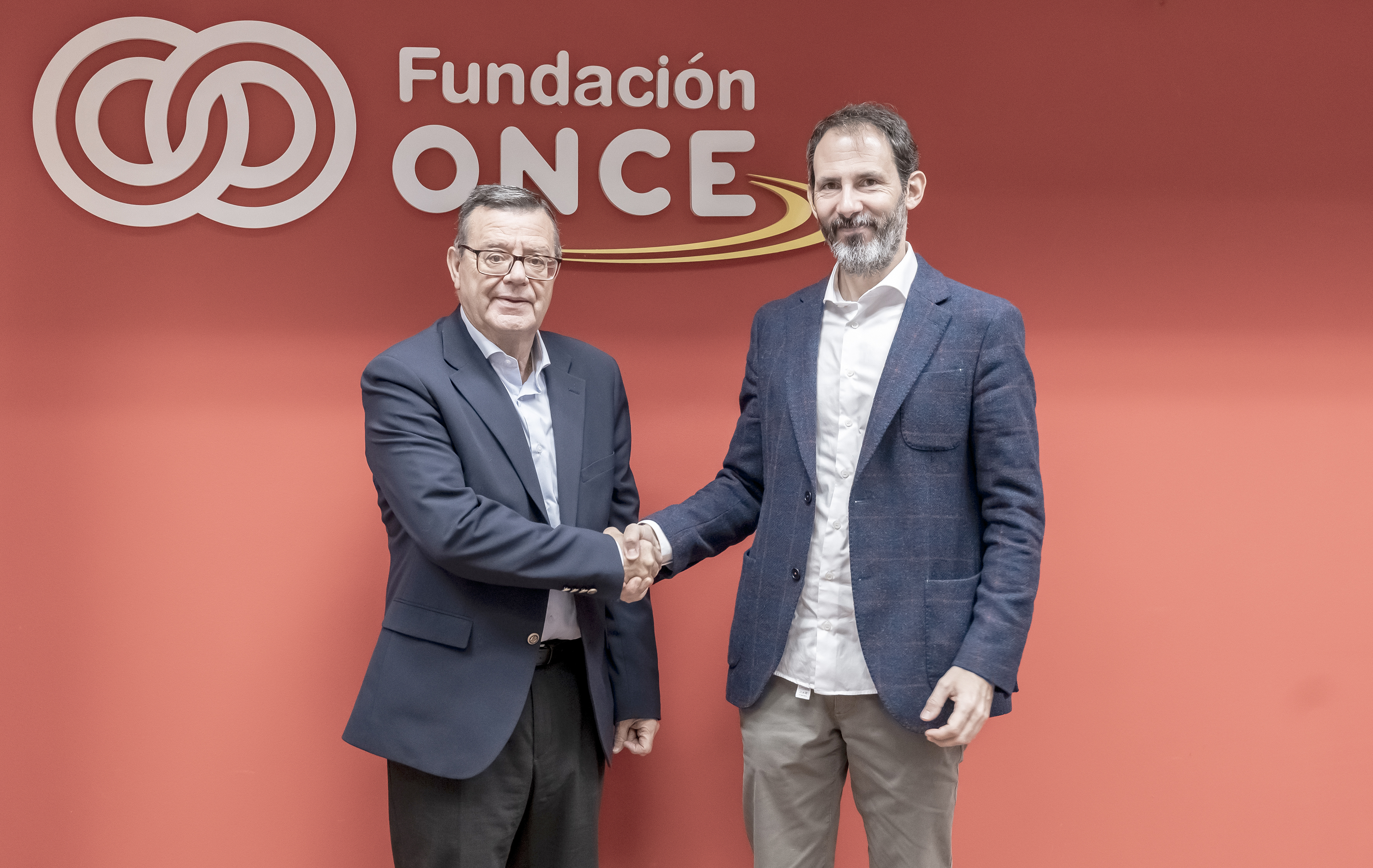 Foto de los firmantes del acuerdo en la sede de Fundación ONCE