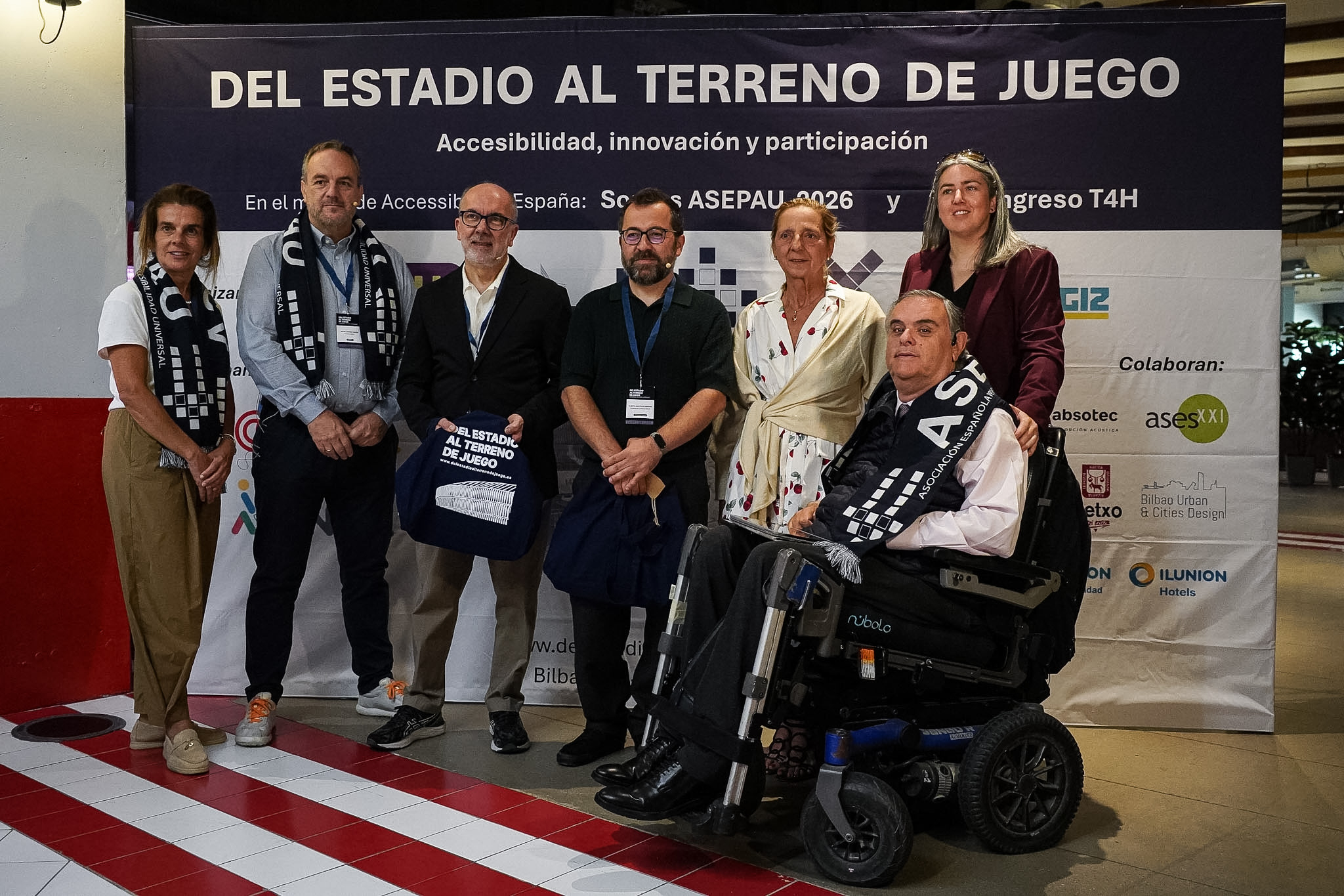 Foto de familia en la inauguración del Congreso en San Mamés