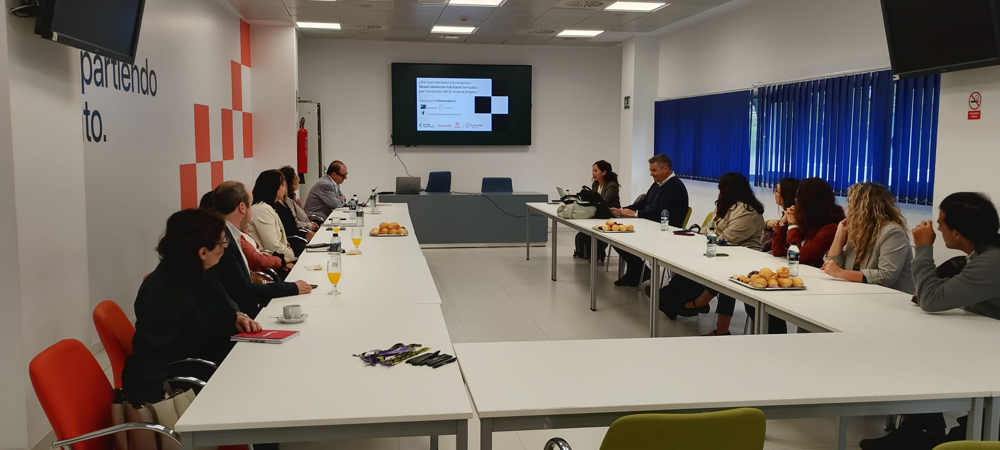 Foto encuentro con empresarios de Sevilla