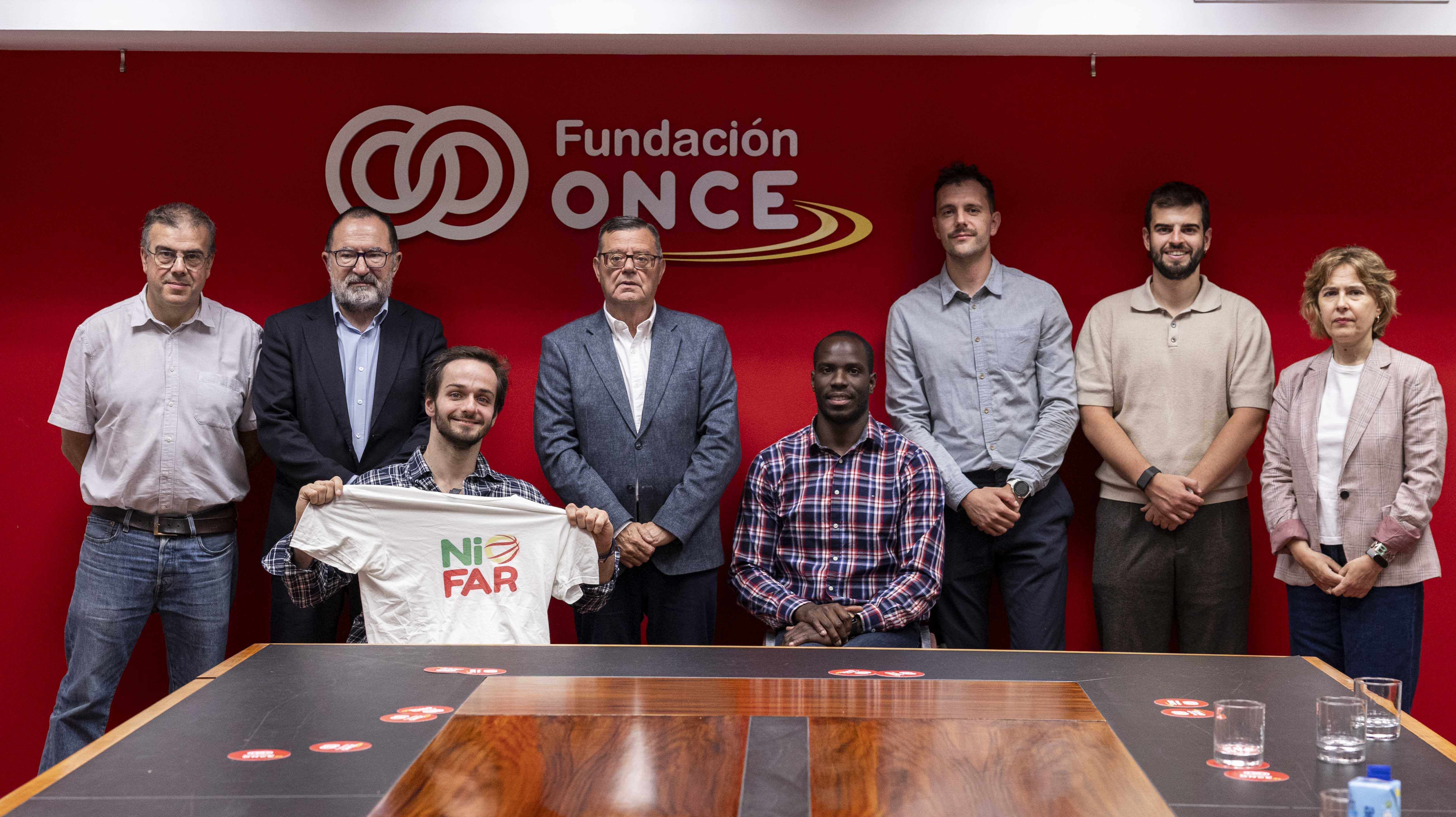 Foto familia del acto celebrado en Fundación ONCE