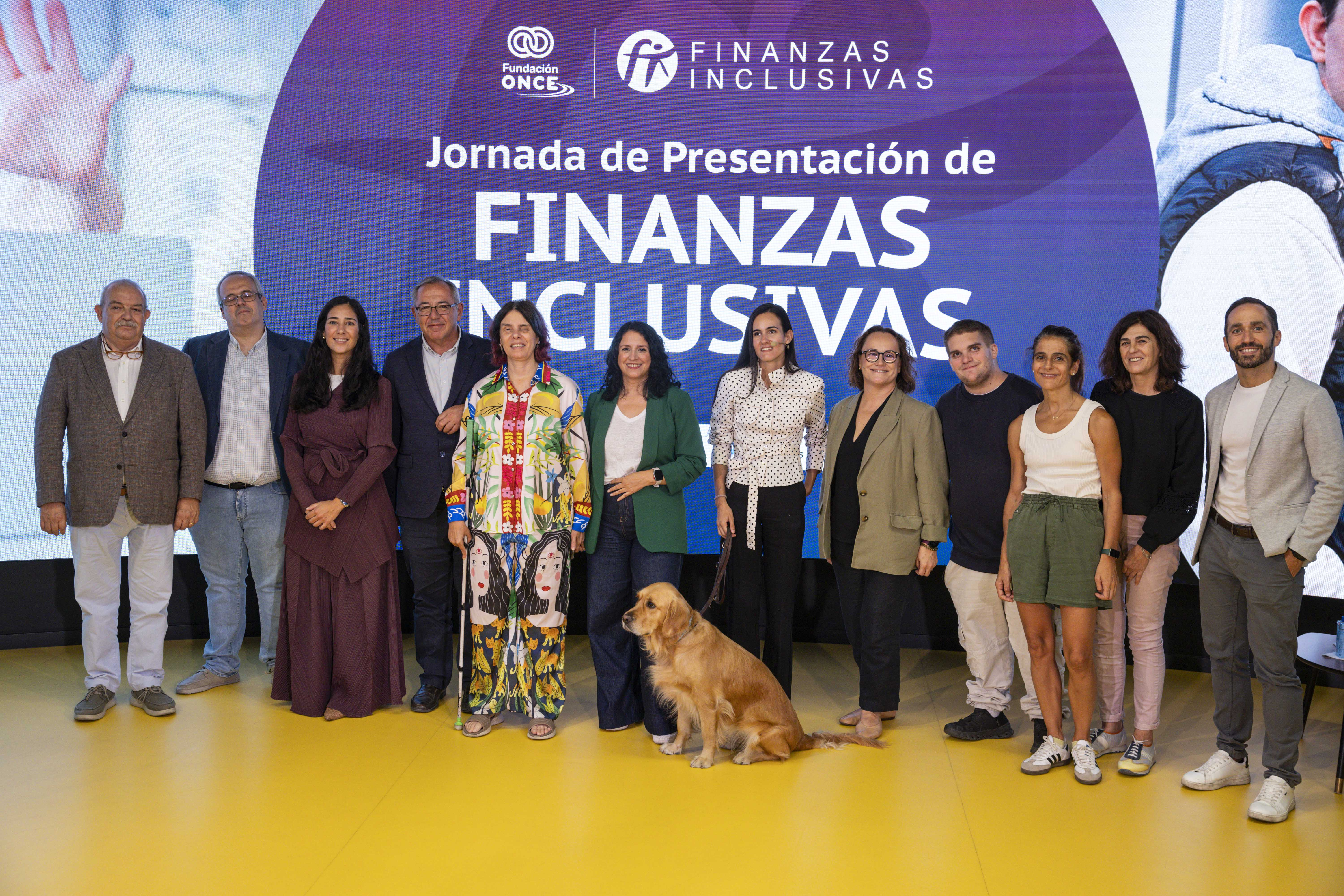 Foto de familia en la jornada de presentación