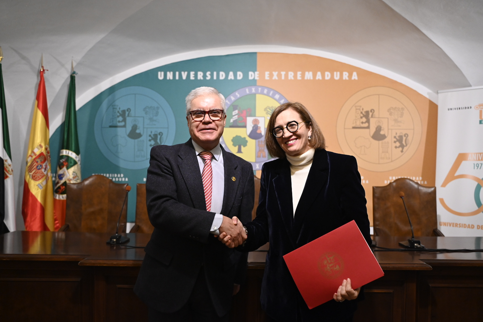 Foto de los firmantes del acuerdo