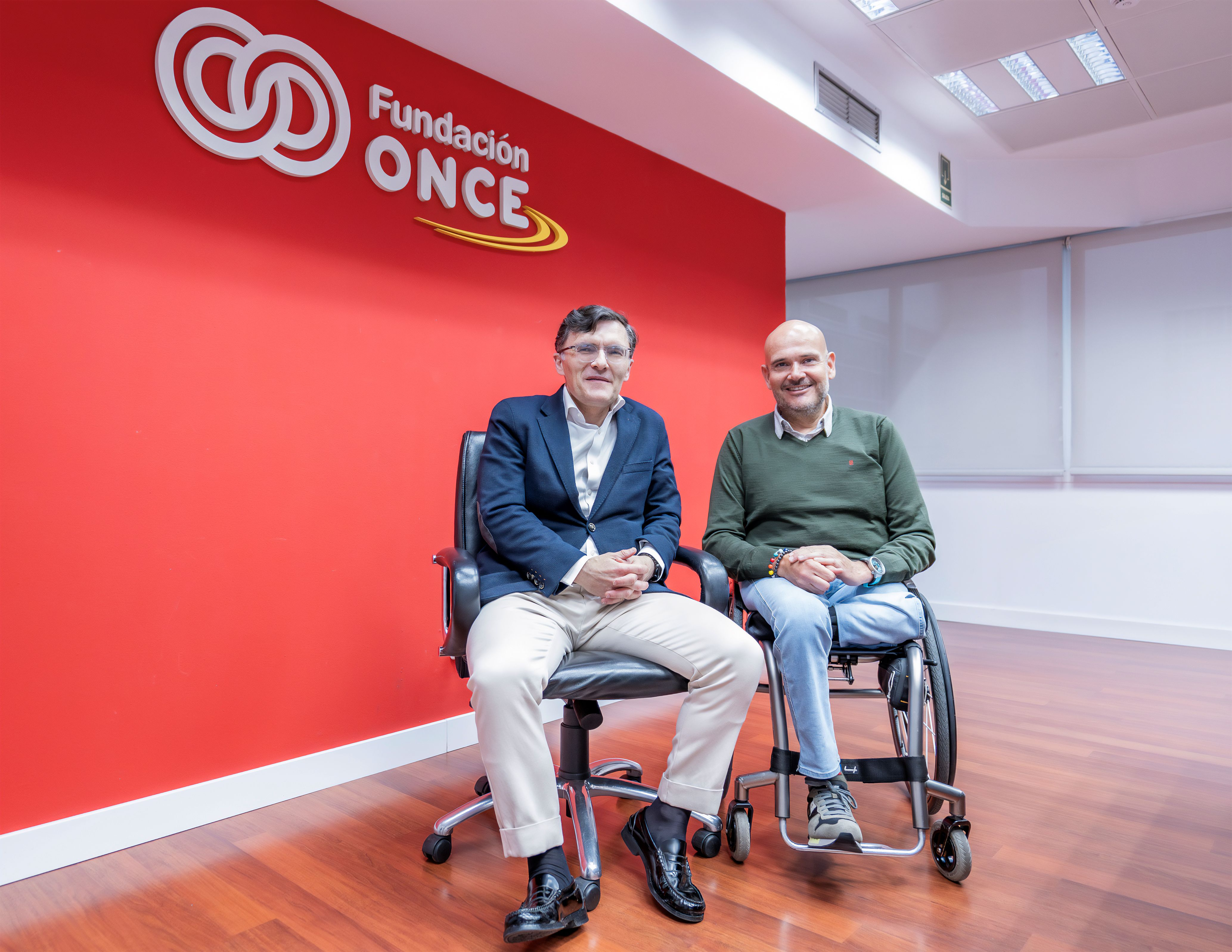 Foto de los firmantes del acuerdo en la sede de Fundación ONCE