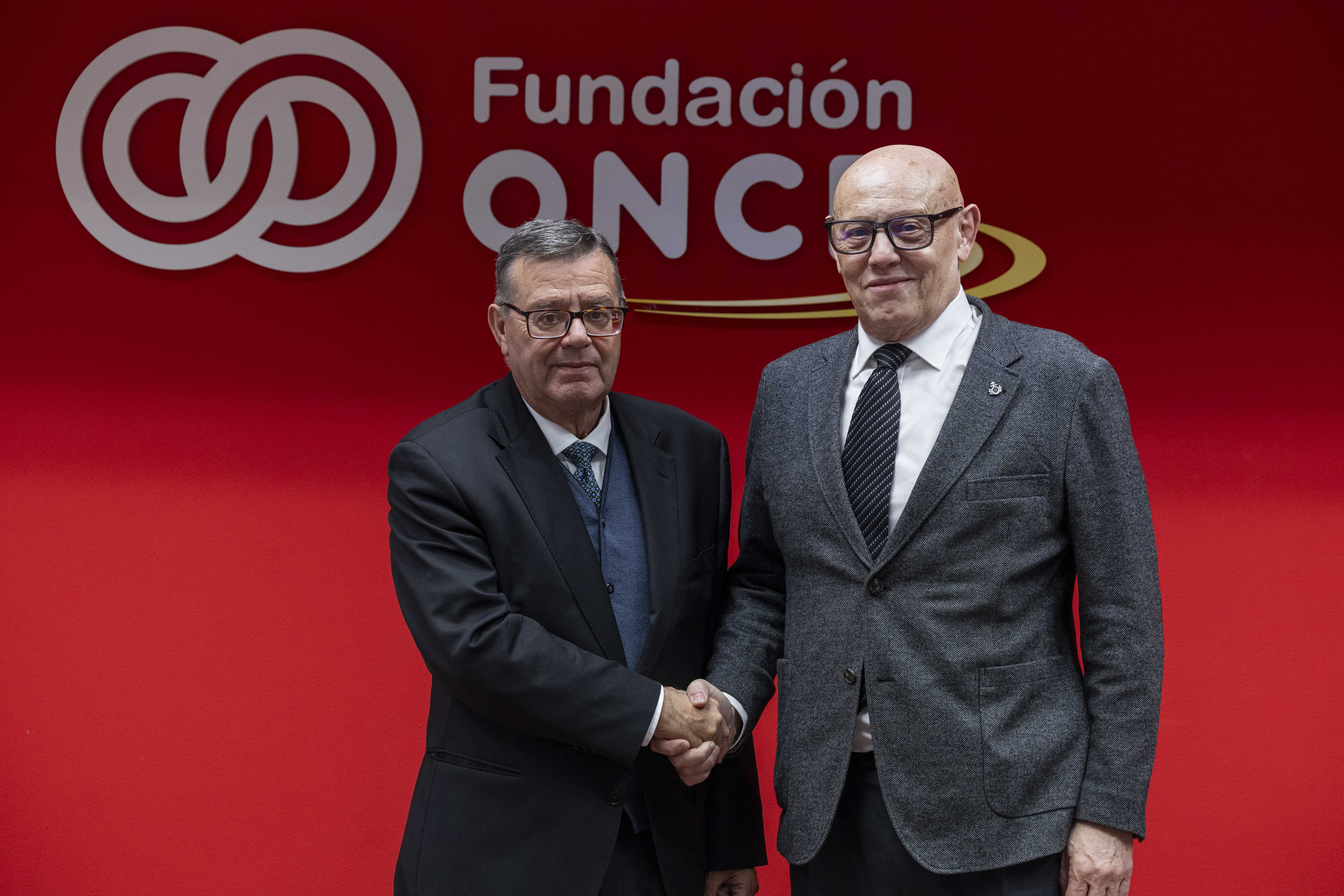 Foto del acto de firma del acuerdo en la sede de Fundación ONCE