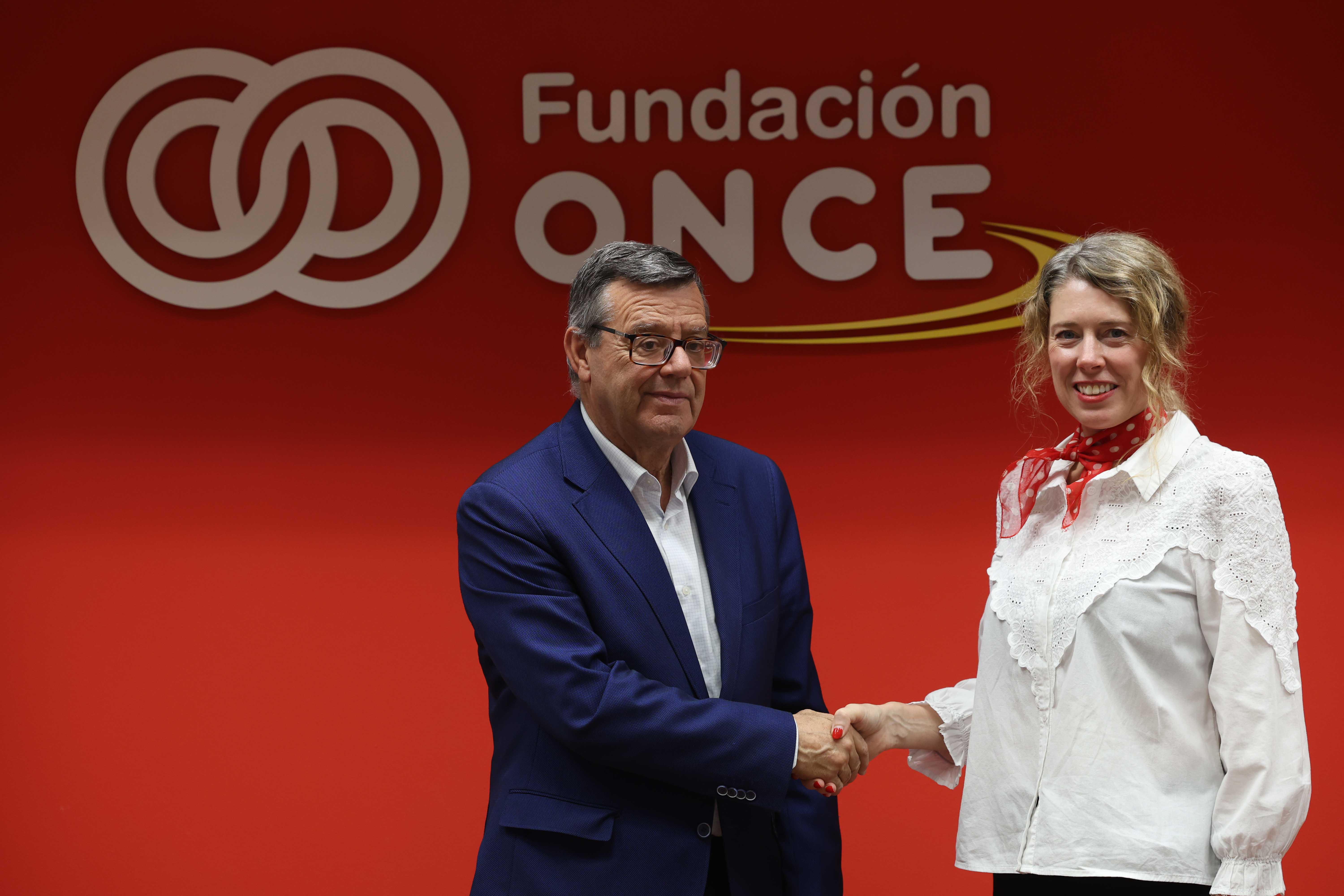 Foto de los firmantes del acuerdo en la sede de Fundación ONCE
