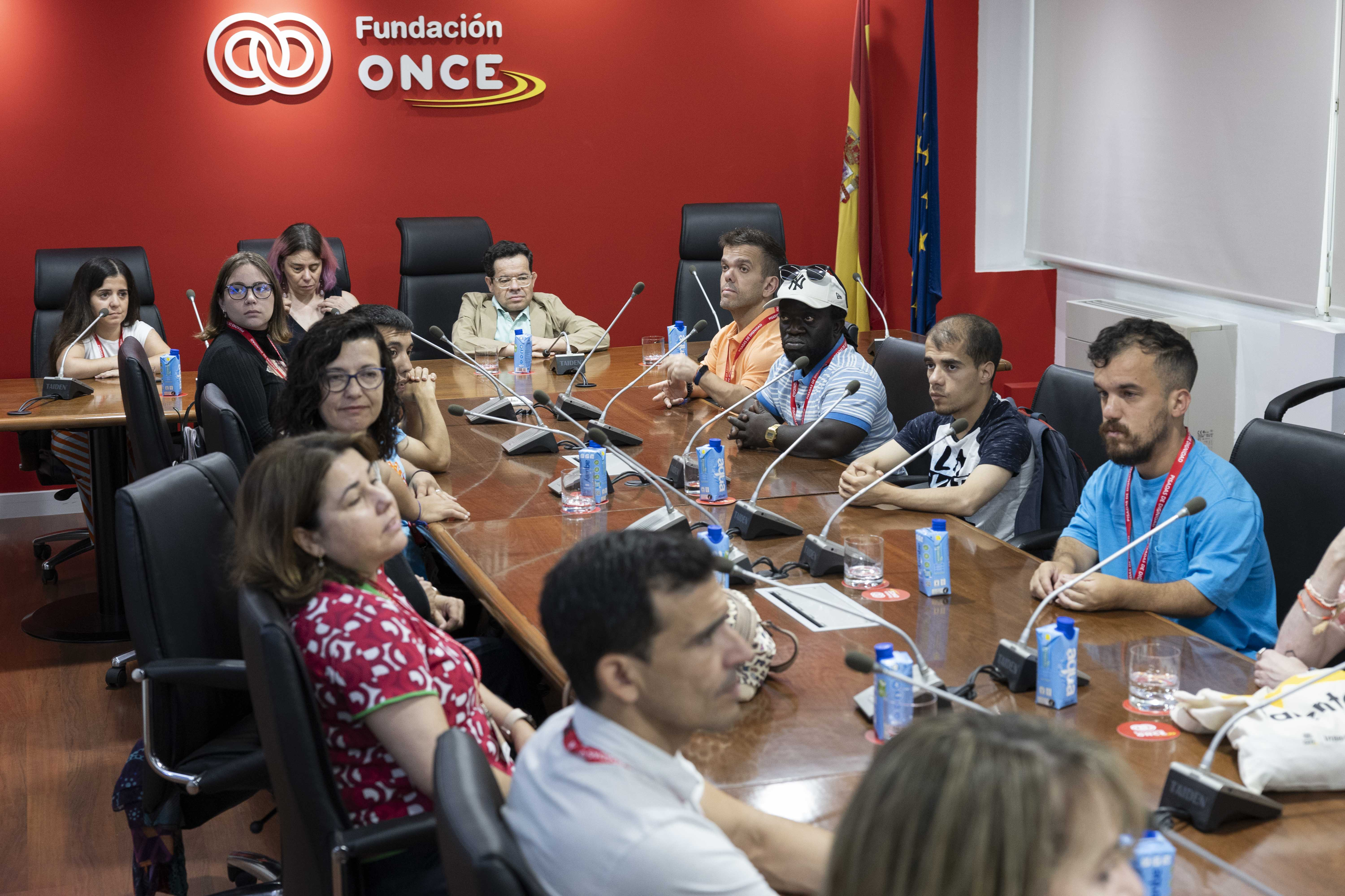 Foto de una sesión en la sede de Fundación ONCE