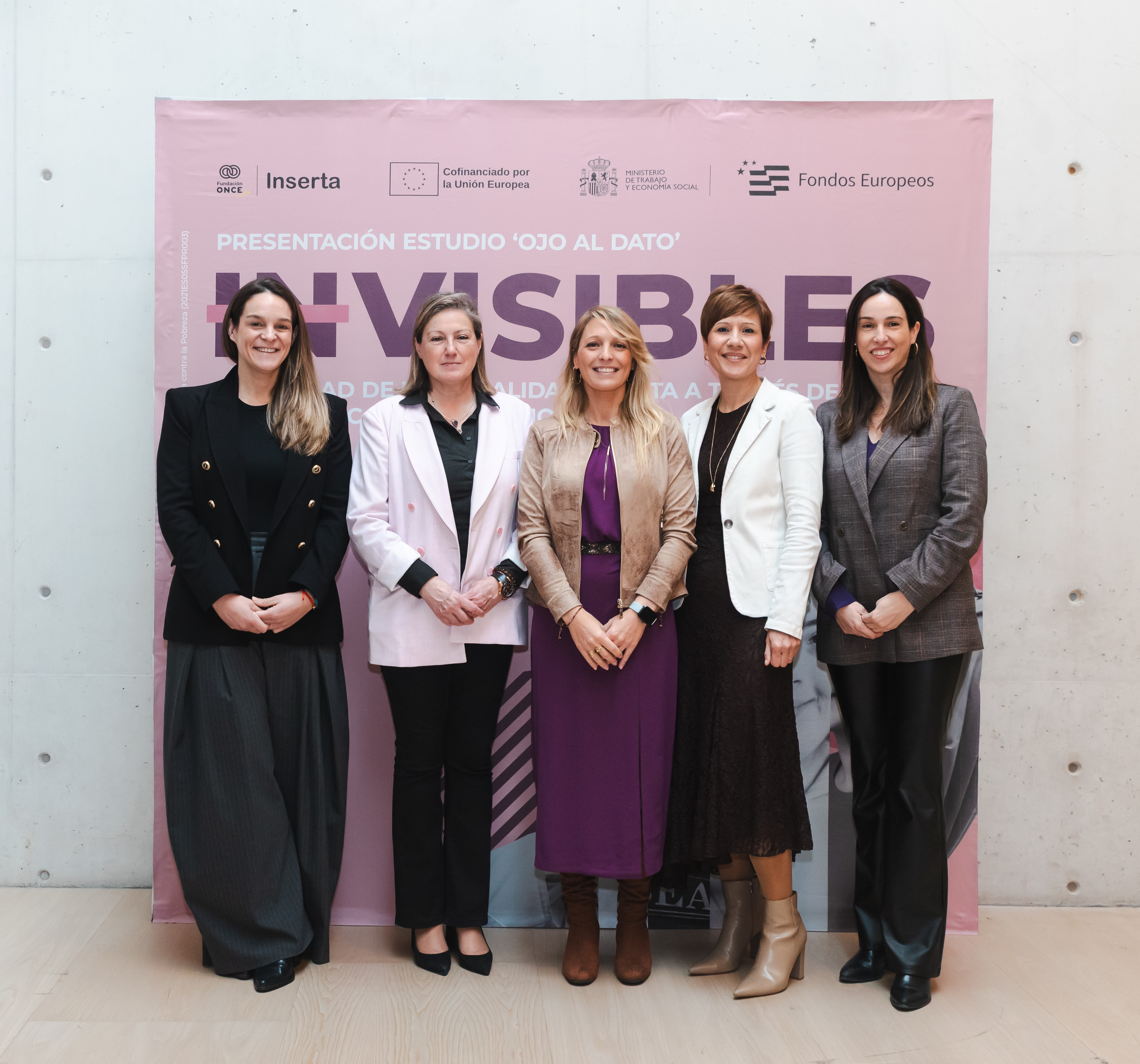 Foto de los intervinientes en la presentación